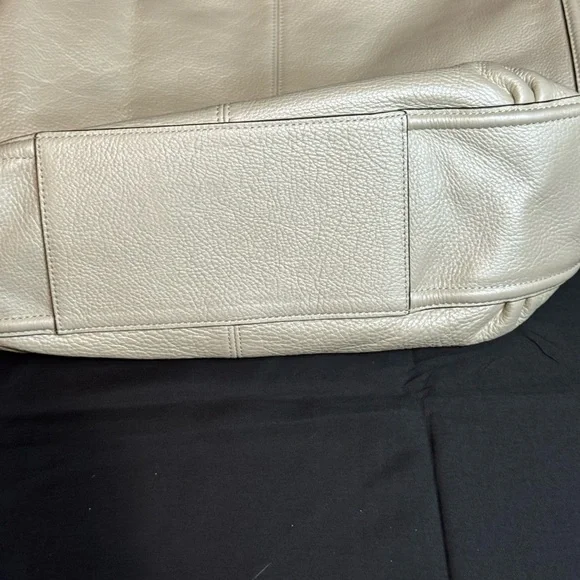 Coach Elegant Cream Leather Tote Bag - Picture 6 of 10